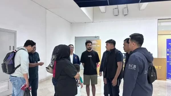 Buron Interpol Jaringan Penipuan Asia Diciduk di Bandara Soetta, Polri Bongkar Modus Toko Online Fiktif