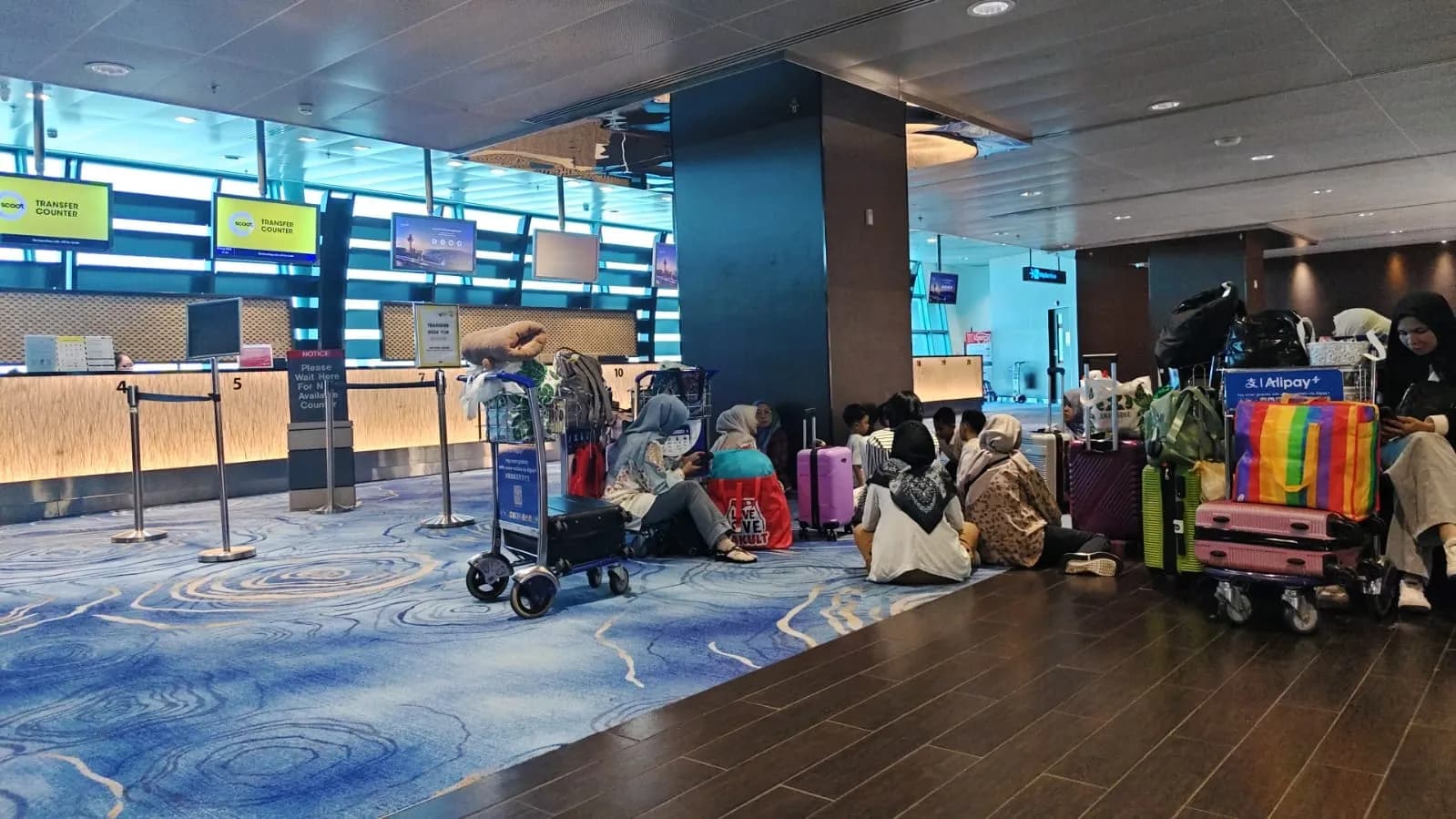 22 Penumpang Scoot Tujuan Padang Tertinggal di Bandara Changi, Terpaksa Pulang Lewat Batam dengan Biaya Sendiri, Klaim Rugi Rp110 Juta