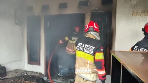 Emosi Saat Bertengkar, Istri Bakar Baju Suami hingga Rumah Ludes Dilalap Api di Bogor