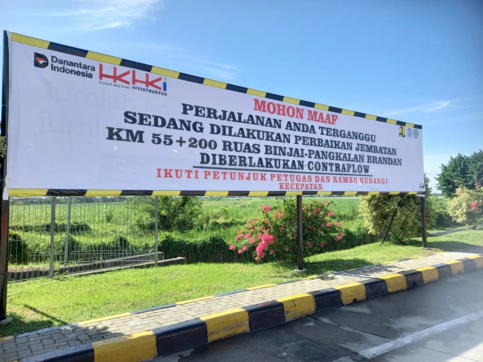 Hutama Karya Lakukan Pemeliharaan Oprit Jembatan Batang Serangan, Sumut