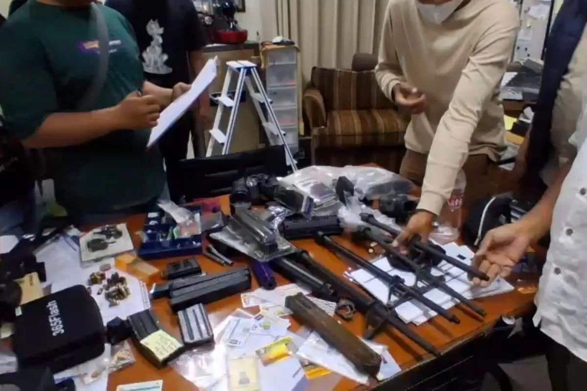 Nyaris 1.000 Senjata Api Ditemukan di Sekolah Swasta Jaksel, Polisi Selidiki Dugaan Penyimpanan Ilegal