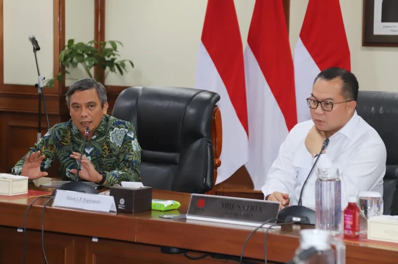 Dirut BTN Nixon LP Napitupulu (kiri) dan Kepala BRIN Prof. Dr. Arif Satria (kanan)