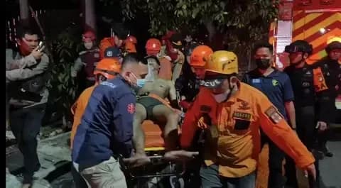Terjebak di Lantai 11 Gedung Bapenda yang Terbakar, Pria ini Berhasil Diselamatkan
