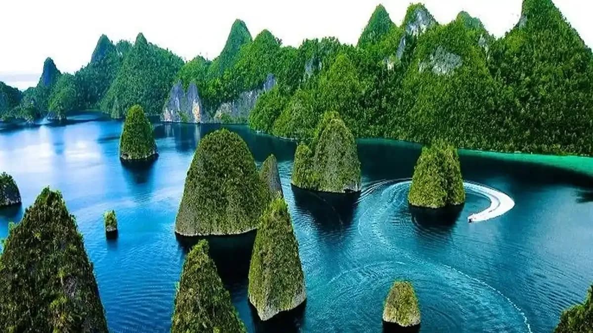 Tiga Perusahaan Kembali Incar Raja Ampat, Ancaman Tambang Nikel Belum Berakhir