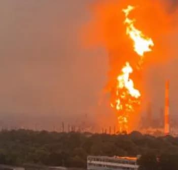 Kilang Minyak Rusia Terbakar Diserang Drone Ukraina