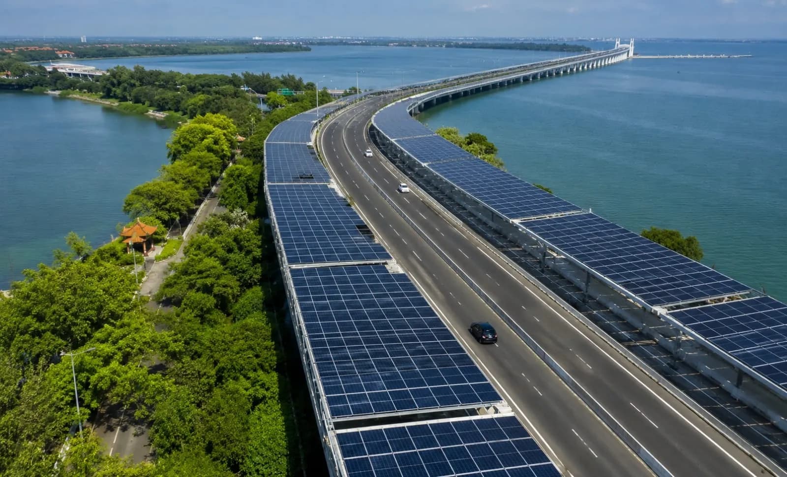 Kejar 100 GW Energi Surya, Pemerintah Bidik Jalan Tol Jadi Ladang PLTS