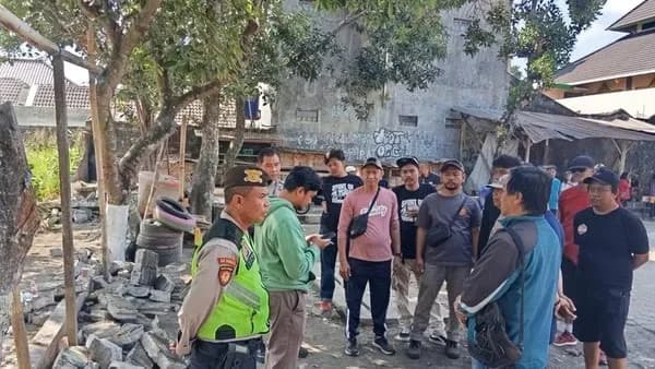 Tembok SDN Minomartani 2 Ambruk, 10 Peserta Jalan Sehat Tertimpa hingga Dilarikan ke RS