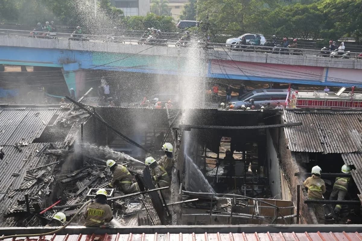 Tiga Kios di Tambora Jakbar Terbakar, 90 Personel Dikerahkan