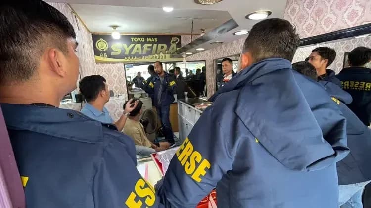 Polda Riau Sikat Perdagangan Emas Ilegal, Ratusan Gram Hasil PETI Disita