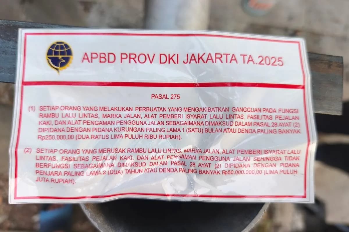 Warga Menteng Geger, Tiang Portal Muncul Tengah Malam Berlabel “APBD DKI 2025”