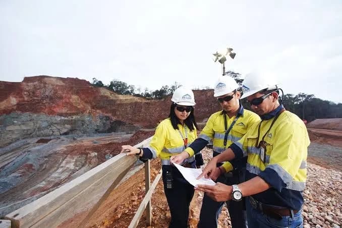 IHSG Tertekan, MDKA Justru Dibidik: Tren Emas dan Perak Jadi Perhatian Investor
