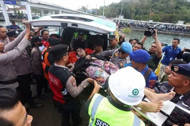 Satu Korban Tewas Kebakaran KM Putri Yasmin Tiba di Lembar, Identitas Masih Misterius