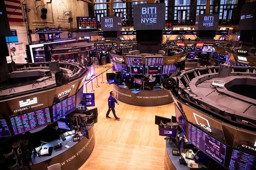 Wall Street Bergerak Tipis, Emas Tembus US$4.500 di Tengah Tekanan Inflasi dan Utang AS