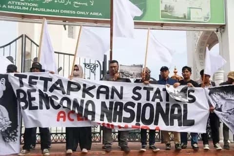 Bendera Putih Berkibar di Baiturrahman, Warga Aceh Tagih Janji Pemulihan Prabowo