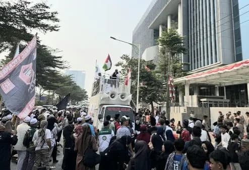 Massa Ormas Geruduk OT Building, Tuntut Permintaan Maaf soal Challenge Hafalan Al-Qur’an Berhadiah Miras