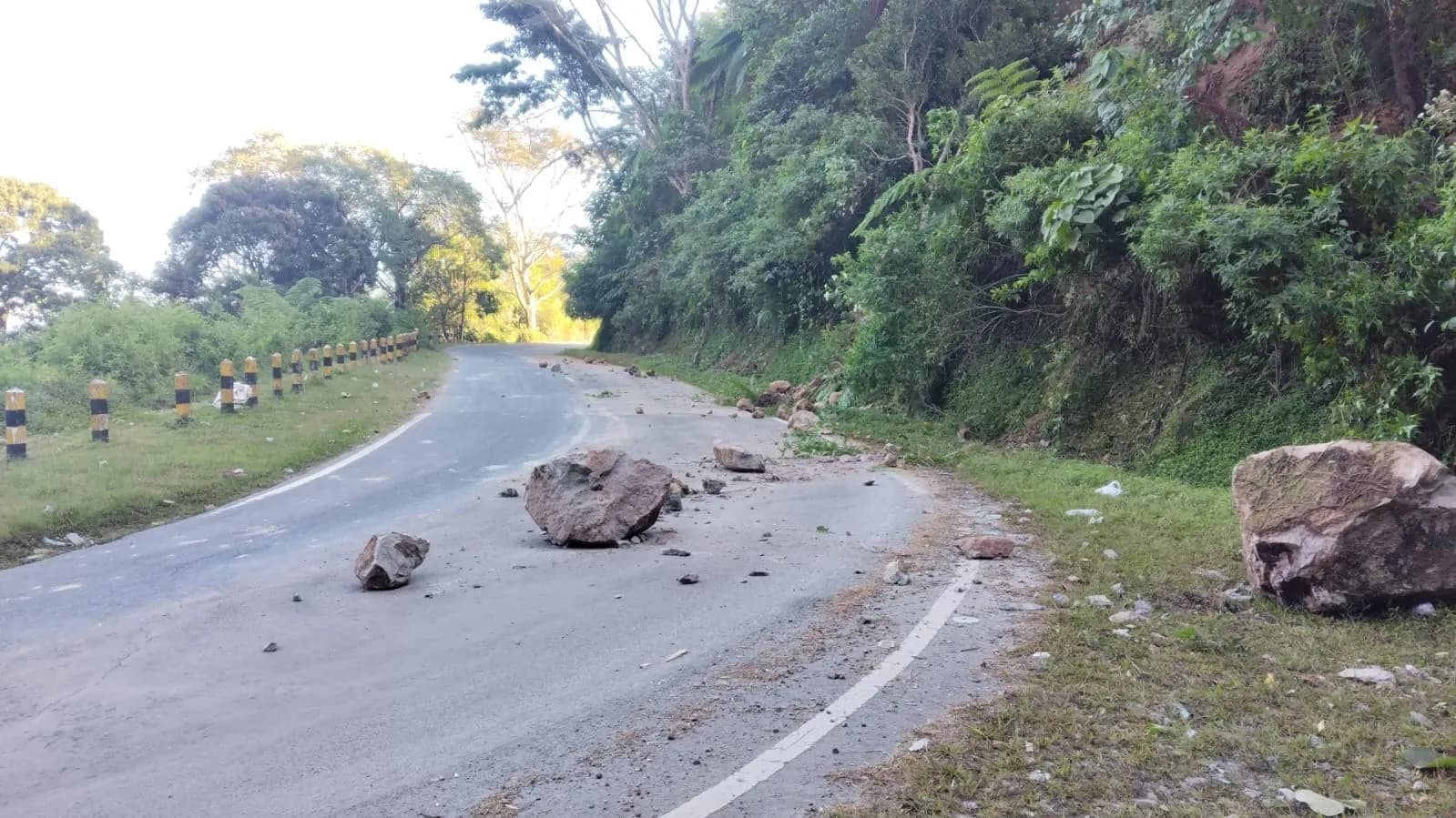 Menteri PU Sampaikan Duka Cita Dan Kerahkan Alat Berat Tangani Longsoran Pasca Gempa NTT