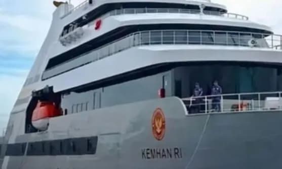 Kapal Pesiar Mewah Haji Isam Pakai Logo Kemenhan, Kok Bisa?
