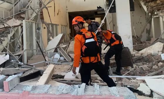 Gempa NTT: 53 Orang Tewas, Akses Jalan Mulai Dibuka