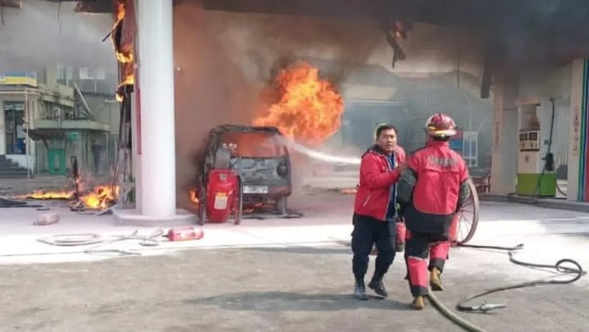 Detik-Detik Mobil Terbakar Saat Isi BBM di Bandung Barat, Api Lahap Dispenser SPBU