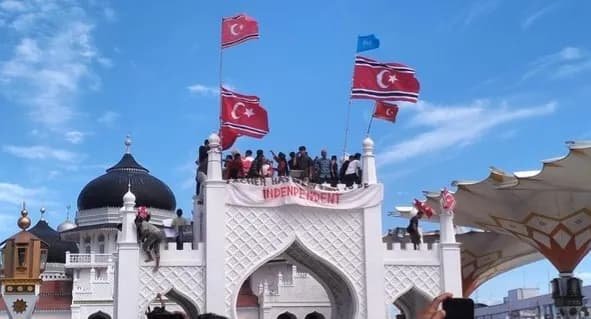 Bulan Bintang Berkibar, Merah Putih Diturunkan: Polisi Usut Kerusuhan di Aceh
