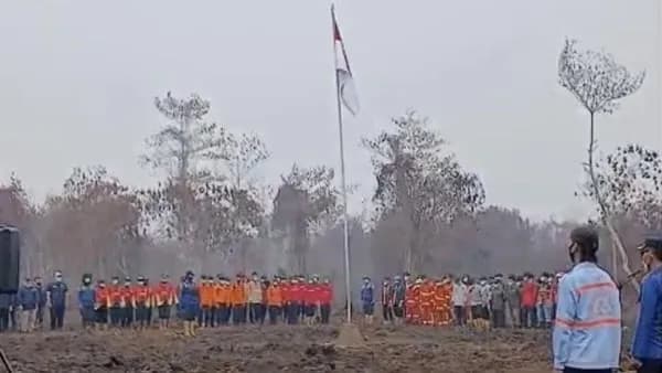 Merah Putih Berkibar di Tanah Bekas Karhutla Kubu Raya