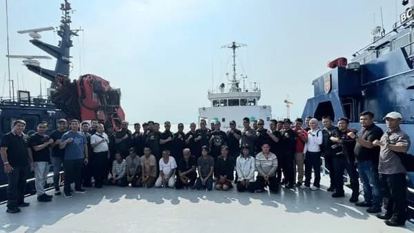Kapal Bawa 1,6 Ton Narkoba Cair Digagalkan di Perairan Riau, 10 Kru Myanmar Diamankan