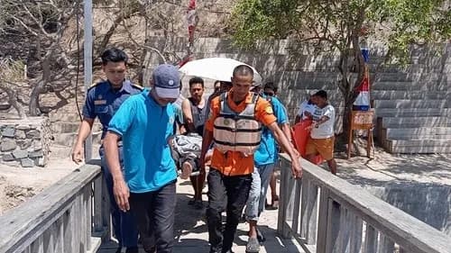 Turis China Terjatuh di Puncak Pulau Padar Saat Foto, Sempat Pingsan