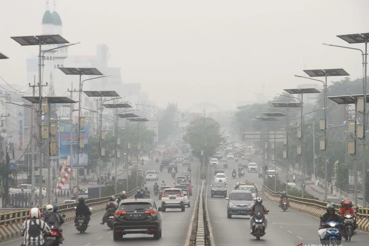 Kabut Asap Karhutla Kepung Banjarbaru, 12 Penerbangan Bandara Syamsudin Noor Terdampak