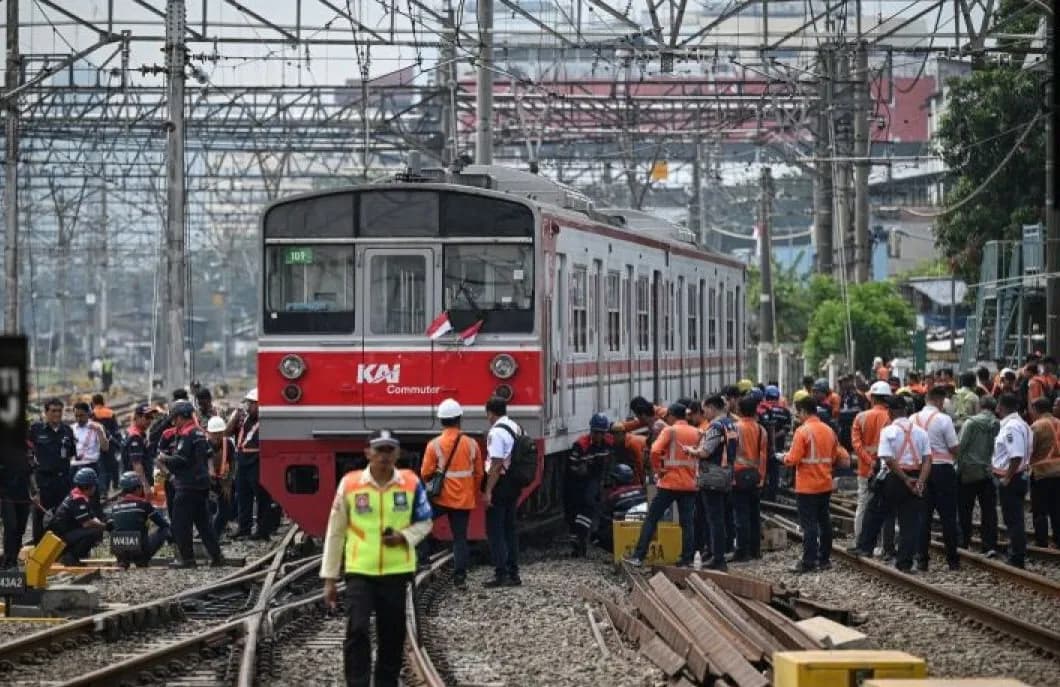 Terobos Palang Manual, Pelajar 18 Tahun Tewas Disambar KRL di Kalideres