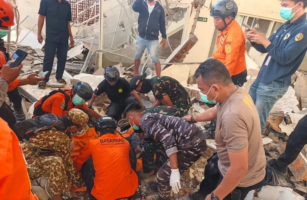 Korban Gempa NTT Bertambah, 72 Orang Meninggal dan 900 Lainnya Terluka