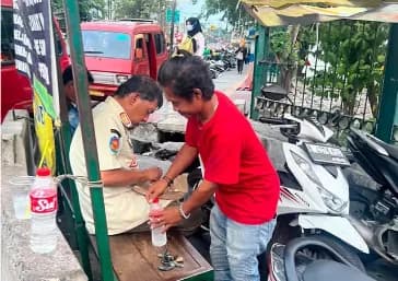 Satpol PP Bekasi Pastikan Anggota Lansia yang Sempat Linglung Telah Mendapat Perawatan