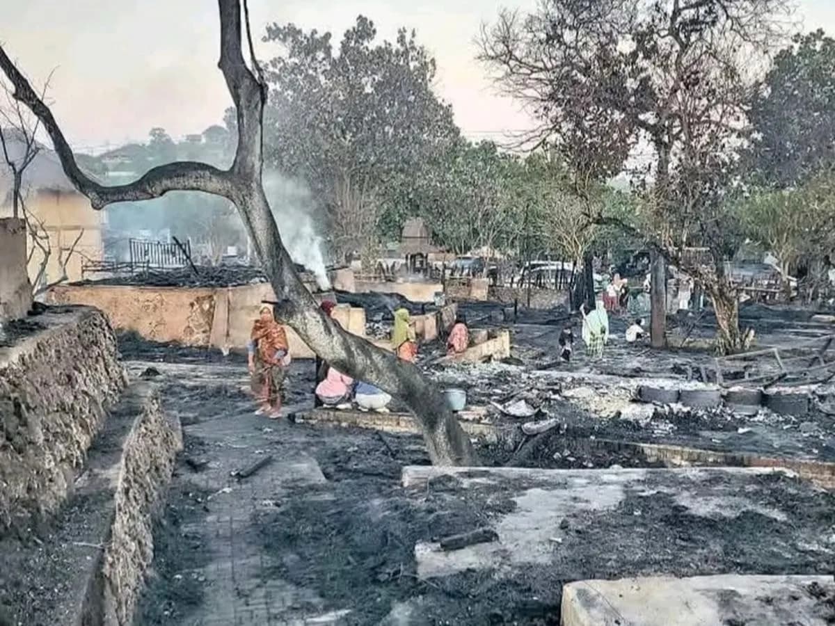 Kebakaran Lahap Kampung Adat Sade, 320 Warga Kehilangan Tempat Tinggal