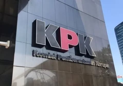 Stafsus Raja Juli Mangkir Dipanggil KPK, Misteri Amplop 14.000 SGD Makin Disorot