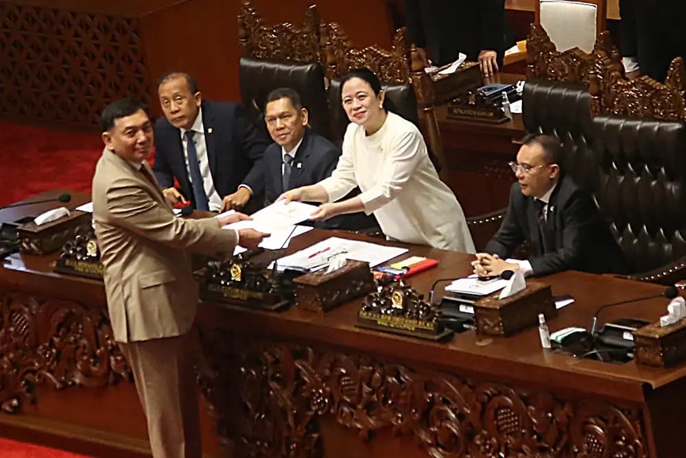Ketua DPR RI Puan Maharani akhirnya mengetuk palu pengesahan RUU TNI Kamis (20/3/2025) (Foto: Dok MI/Jaini)