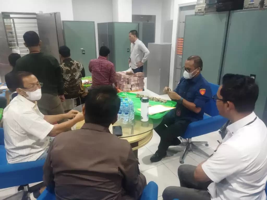 Salah satu kantor yang digeledah adalah kantor PT RBT