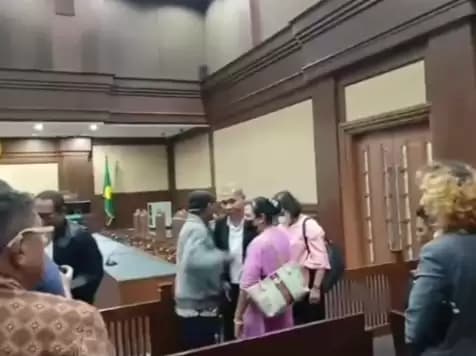 Pengacara Lukas Enembe Divonis 4,5 Tahun Bui, Stefanus Roy Rening