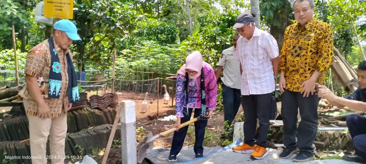 Pasang Pal Batas PPTPKH, Bupati Blitar: Langkah Awal Jaga Kelestarian Hutan dan Kesejahteraan Bersama