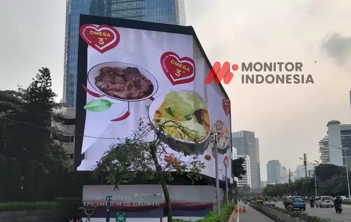 Diduga Tak Berizin, Beranikah Satpol PP DKI Bongkar Reklame Videotron Raksasa di Jaksel?