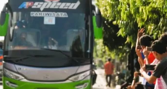 Bunyikan Klakson "Telolet" Bus Berisiko Kecelakaan Lalu Lintas