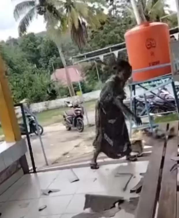 Emak-emak Ngamuk di Puskesmas Lohia, Diduga Honornya Tak Dibayar