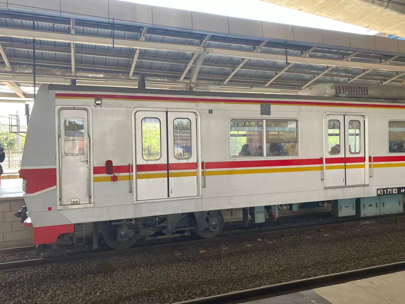 11 KRL Terganggu Imbas Banjir di Stasiun Tanjung Priok