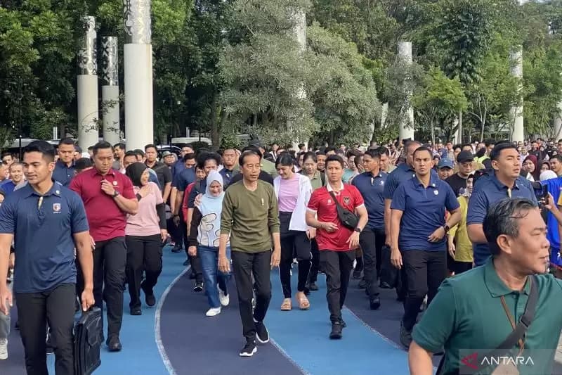 Jokowi Joging Bareng Ketum PSI di Gasibu Bandung