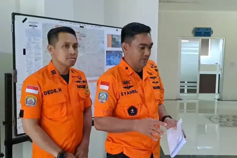 Cari Kotak Hitam, 10 Personel SAR Masih Berada di Lokasi Jatuhnya Pesawat Smart Aviation