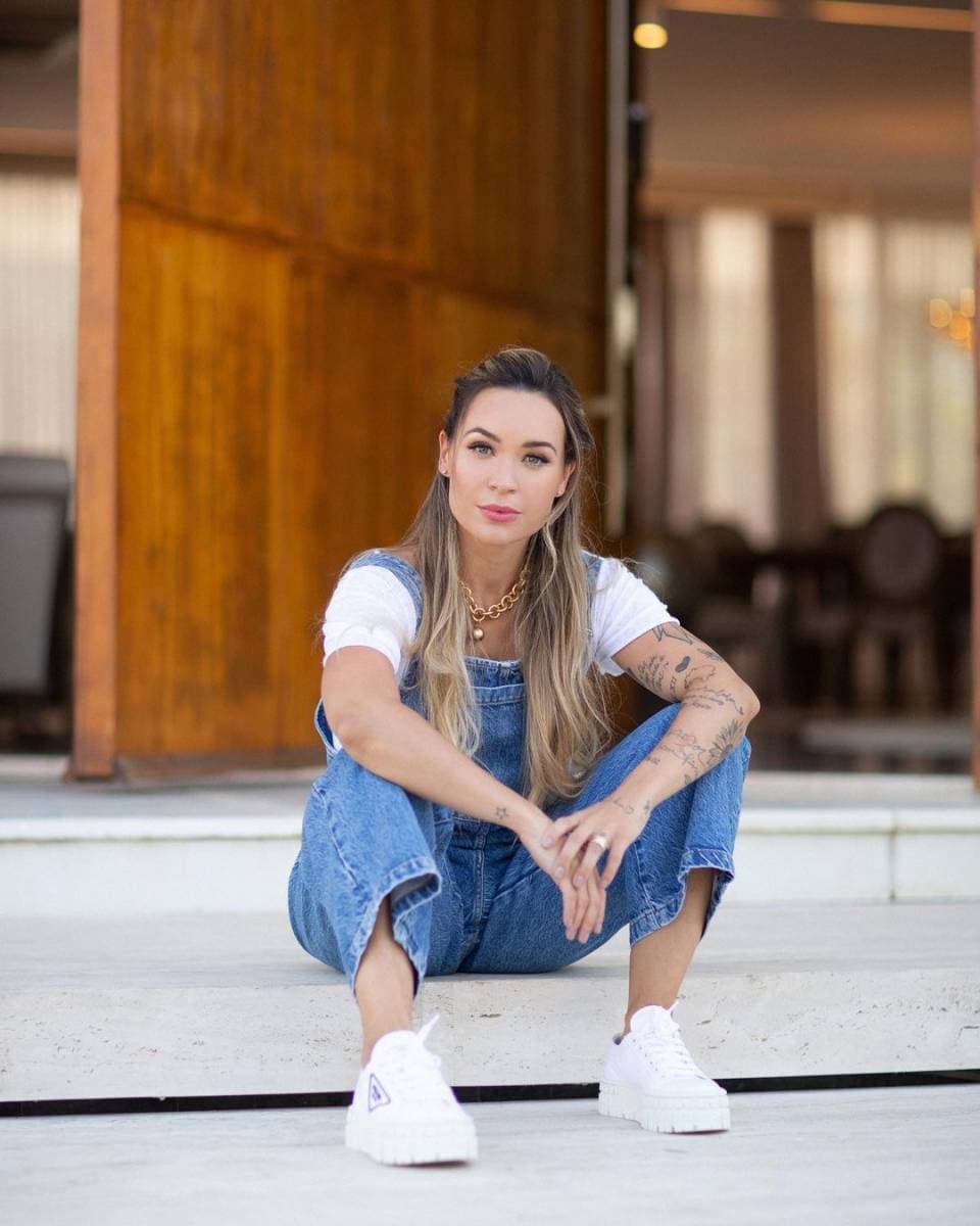 Aine Coutinho, Model Mempesona