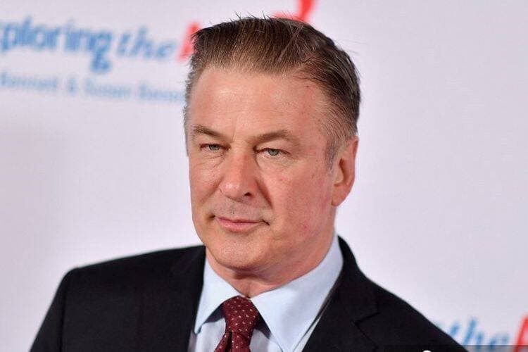 Alec Baldwin Minta Fotografer Berhenti Mengikuti Keluarga Korban, Ada Apa?
