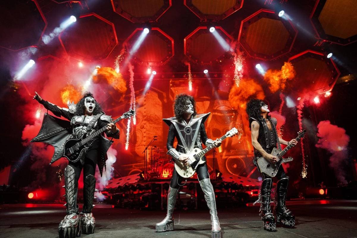 Vokalis KISS Positif Corona, Konser Dibatalkan