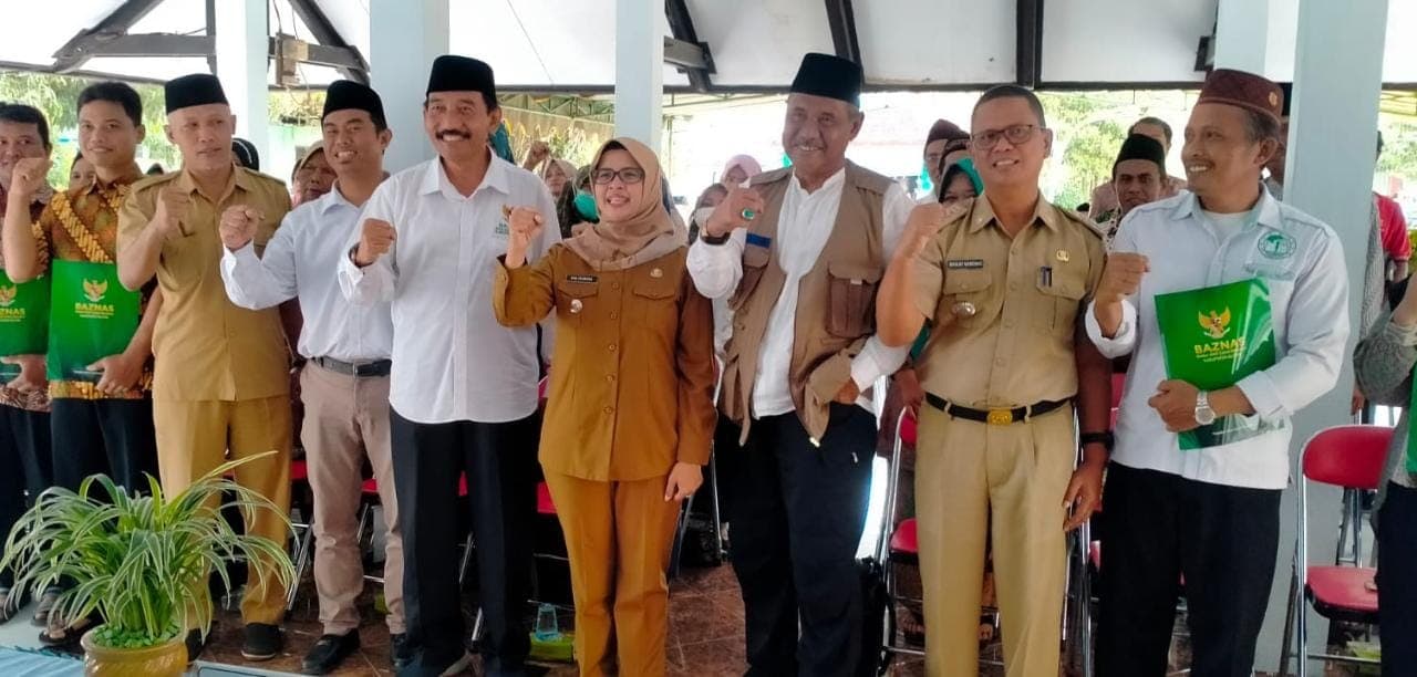 Mak Rini Bersama Baznas Kabupaten Blitar Tasyarufkan Bantuan, Ini Pesannya