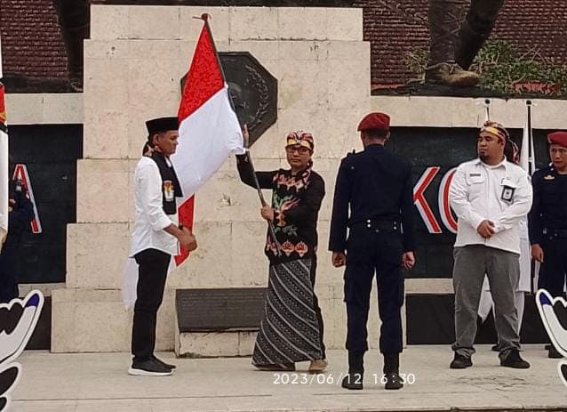 KPU Kota Blitar Terima Estafet Kirab Pemilu 2024 di Monumen PETA