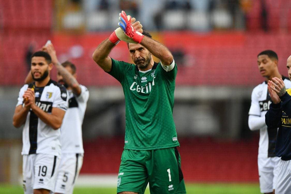 Kiper Legendaris Gianluigi Buffon akan Pensiun pada Usia 45 Tahun