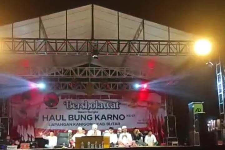 Peringatan Haul Bung Karno ke-53, PDI Perjuangan Kabupaten Blitar Gelar Sholawatan Bareng Gus Shon